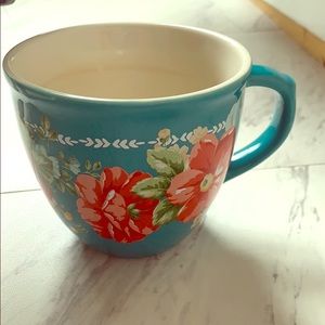 Free w/ $30 bundle Blue floral coffee mug